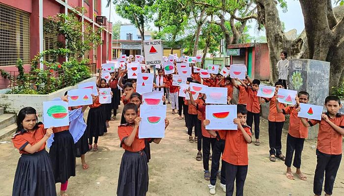 স্বাধীন ফিলিস্তিনের দাবিতে বগুড়ায় মানববন্ধন