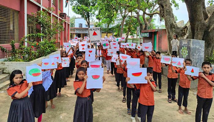 স্বাধীন ফিলিস্তিনের দাবিতে বগুড়ায় মানববন্ধন