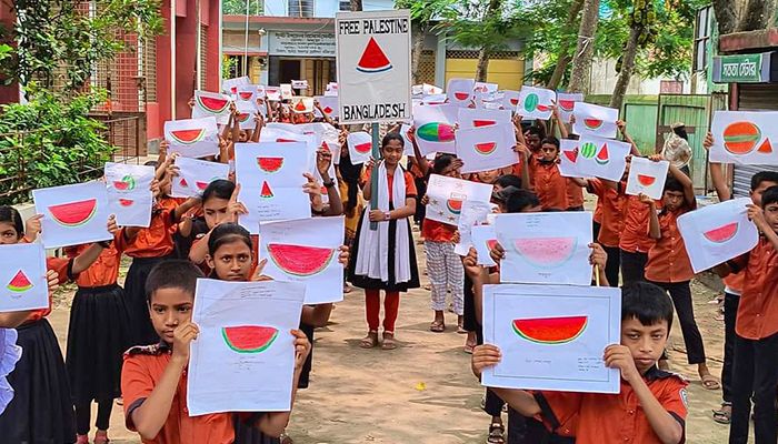 স্বাধীন ফিলিস্তিনের দাবিতে বগুড়ায় মানববন্ধন
