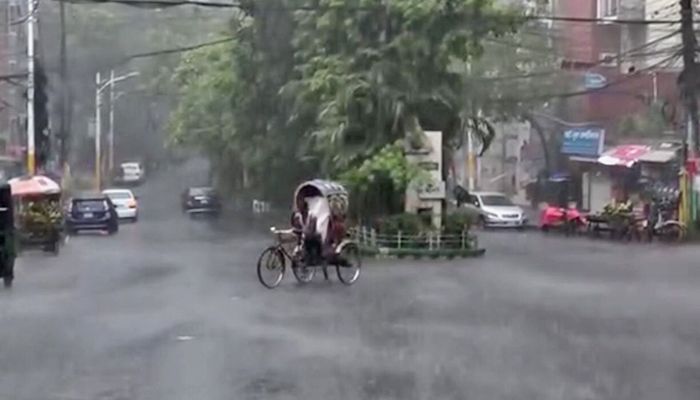 দেশের বিভিন্ন জেলায় স্বস্তির বৃষ্টি