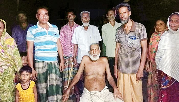 রাজশাহীতে বিয়ের ভোজ না দেওয়ায় আট পরিবার সমাজচ্যুত
