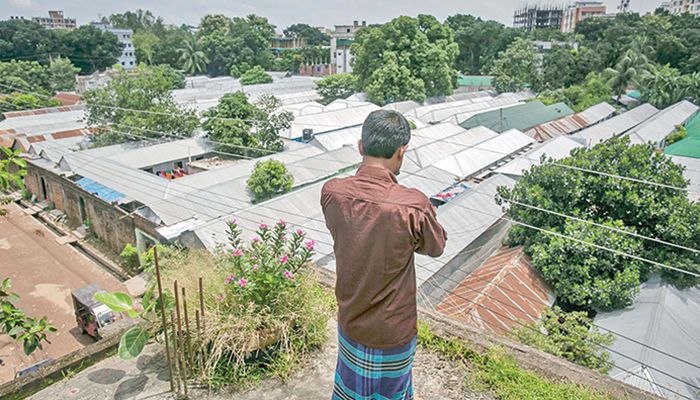 অন্তহীন অন্ধকারে যুগের পর যুগ
