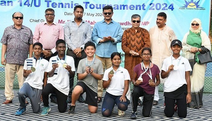 কাব্য গায়েনের দ্বি-মুকুট