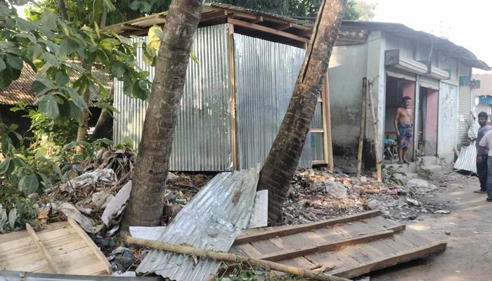 লক্ষ্মীপুরে রাতের অন্ধকারে হামলা চালিয়ে জমি দখল ও ঘর নির্মাণের অভিযোগ