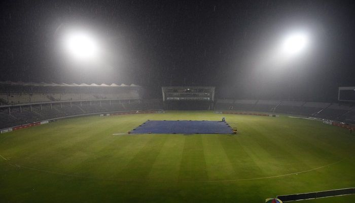 চট্টগ্রামে বোলারদের তাণ্ডবের পর বৃষ্টির হানা