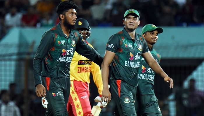 শুরুর বিপর্যয় সামলে লড়াকু পুঁজি জিম্বাবুয়ের