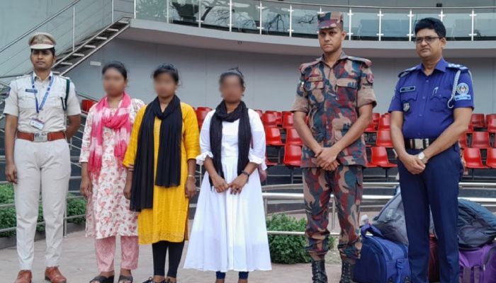 ভারতে ১৮ মাস কারাভোগ শেষে ফিরলেন তিন নারী