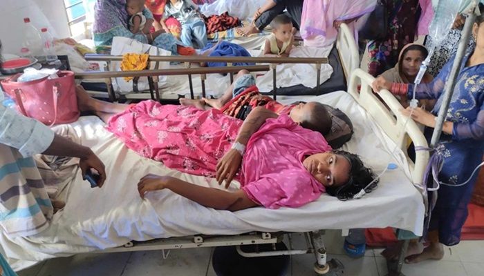 মিঠাপুকুরে রাতের আঁধারে গৃহবধূর শরীরে ‘এসিড নিক্ষেপ’