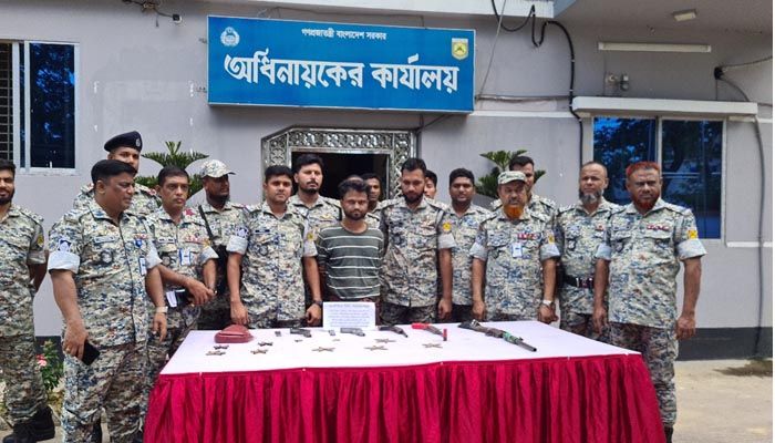 রোহিঙ্গা ক্যাম্পে অস্ত্রসহ আরসা সন্ত্রাসী গ্রেপ্তার