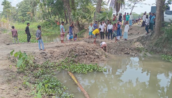 পানিপ্রবাহে বাধার বাঁধটি কেটে দিল প্রশাসন