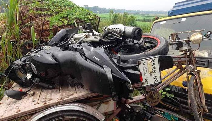 ফরিদপুরে ট্রাকচাপায় প্রাণ গেল তিনজনের