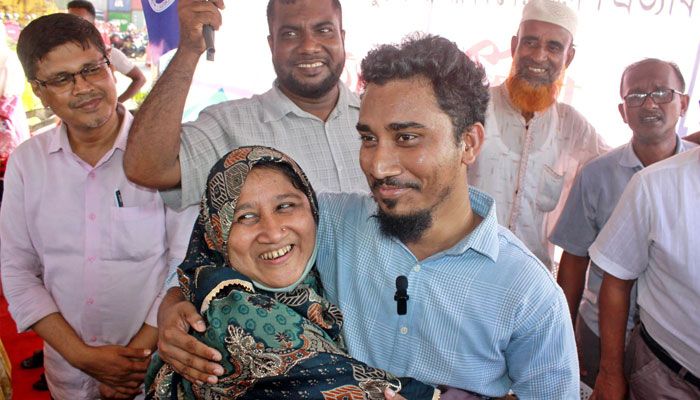 মৃত্যুর দুয়ার থেকে মায়ের কোলে 