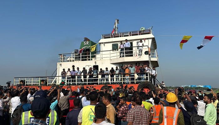 স্বজনদের কাছে ফিরেছেন এমভি আব্দুল্লাহর ২৩ নাবিক
