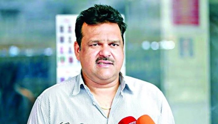 বাইরের মাতামাতিকে দুষছেন আকরাম