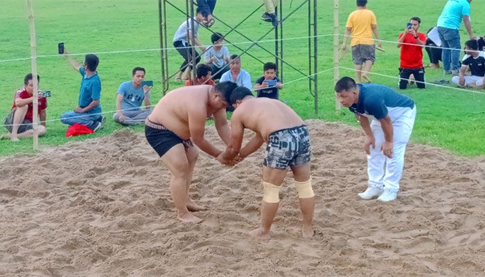 শুক্রবার বিকালে খাগড়াছড়ি স্টেডিয়ামে এ খেলা অনুষ্ঠিত হয়। প্রবা ফটো