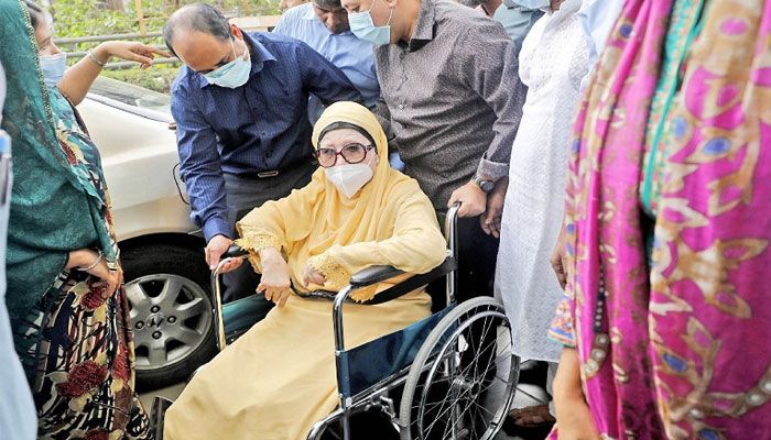 সন্ধ্যায় হাসপাতালে নেওয়া হবে খালেদা জিয়াকে