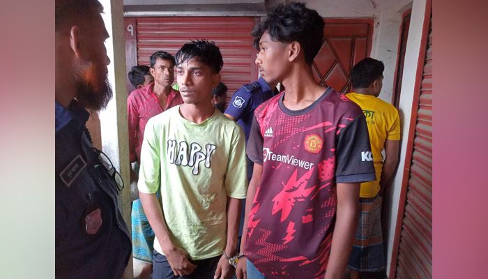 মিঠাপুকুরে ডাচ বাংলা এজেন্ট ব্যাংকিং শাখায় হামলা, আটক ২
