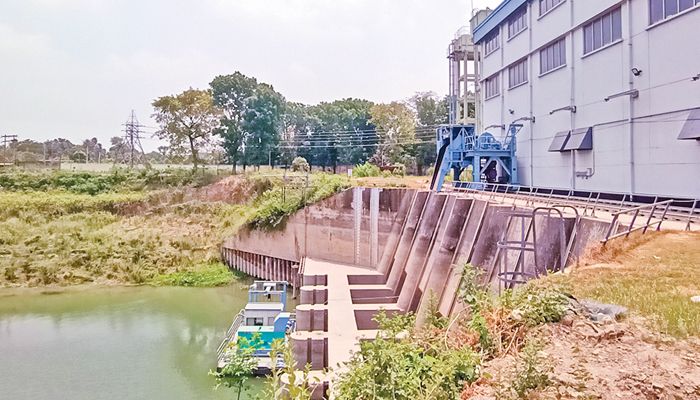 প্রকল্পের তিনটি পাম্প অচল হয়ে পড়ায় খালে পানি সরবরাহ বন্ধ রাখা হয়। প্রবা ফটো