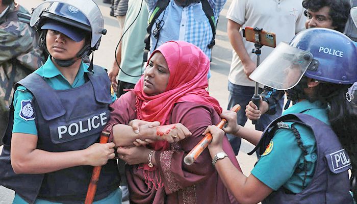 গণভবন অভিমুখে পদযাত্রা, শাহবাগে সড়ক অবরোধ