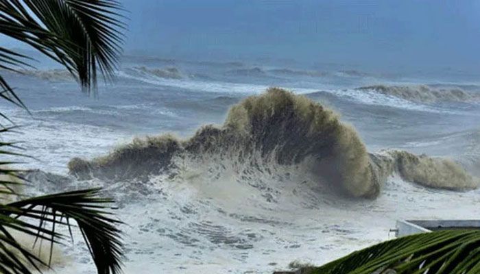 দুই সমুদ্রবন্দরে ১০ নম্বর মহাবিপদ সংকেত