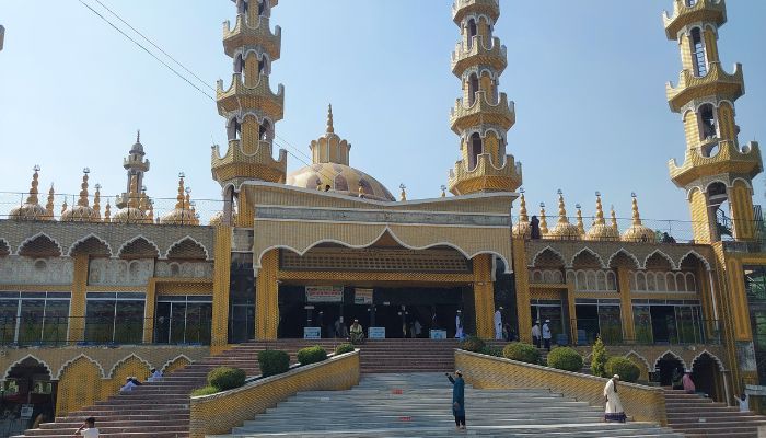 টাঙ্গাইলের ২০১ গম্বুজ মসজিদ