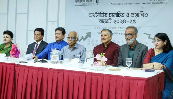 প্রশাসনিক দুর্বলতায় আর্থিক খাত অরক্ষিত 