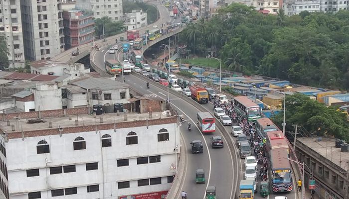 হানিফ ফ্লাইওভারে অসহনীয় যানজট
