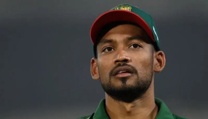 নেতৃত্বে পরিবর্তনের ইঙ্গিত