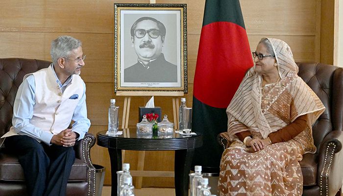 শ্রীলঙ্কার প্রেসিডেন্টের সঙ্গে সাক্ষাৎ শেষে ভারতের পররাষ্ট্রমন্ত্রী এস জয়শঙ্করের সঙ্গে বৈঠক করেন শেখ হাসিনা।
