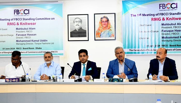 পোশাক খাতের অর্জন কাজে লাগিয়ে ব্র্যান্ডিংয়ে দেওয়ার তাগিদ