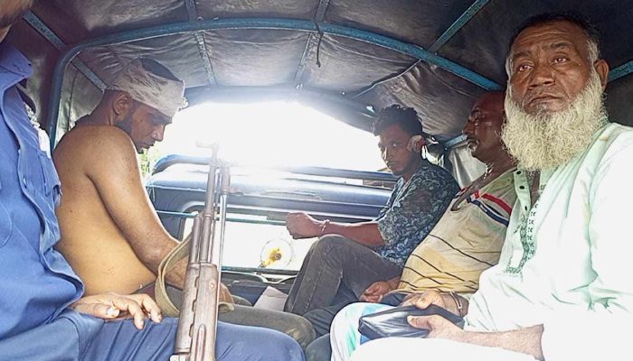 স্বর্ণ ব্যবসায়ীকে অপহরণচেষ্টা, পালাতে গিয়ে আটক ৫