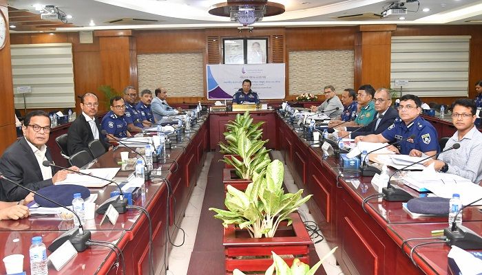 রবিবার পুলিশ হেডকোয়ার্টার্সে অনুষ্ঠিত সভায় সভাপতিত্ব করেন ইন্সপেক্টর জেনারেল  চৌধুরী আবদুল্লাহ আল-মামুন। প্রবা ফটো