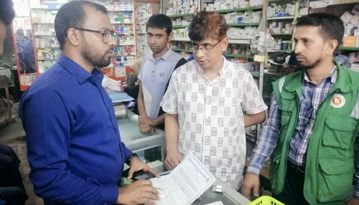 মেয়াদোত্তীর্ণ ওষুধ বিক্রি, দুই ফার্মেসিকে জরিমানা