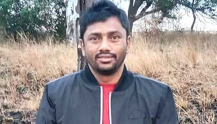 বাবাকে ডাকাতের গুলি, হৃদরোগে ছেলের মৃত্যু