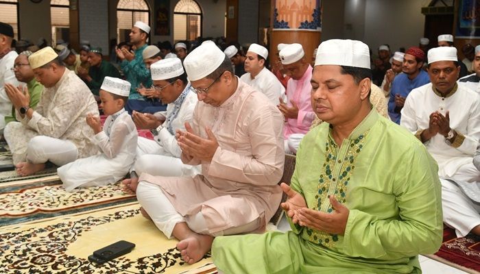 রাজারবাগে ঈদের নামাজ আদায় করলেন আইজিপি