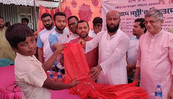 ঈদে নতুন পোশাক পেল শতাধিক বেদে শিশু শিক্ষার্থী