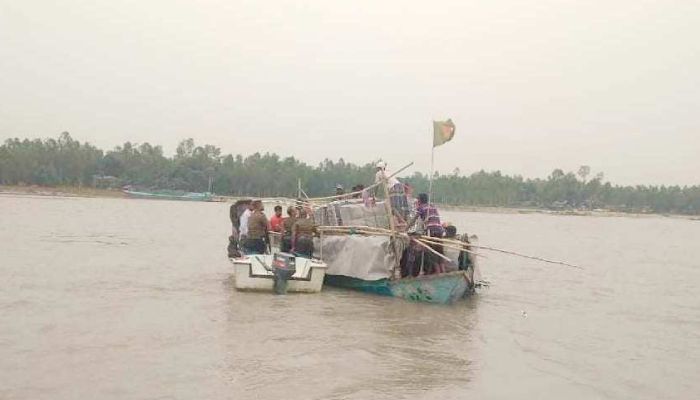যমুনা নদীতে বালু উত্তোলনের দায়ে চার লাখ টাকা জরিমানা 