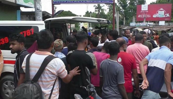 যশোরে ‘ভুল অপারেশনে’ মৃত্যু, ক্লিনিক ভাঙচুর