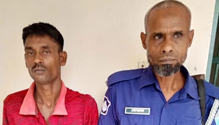 ঘুমন্ত শিশুসন্তানের গলায় ছুরি ধরে গৃহবধূকে ধর্ষণ