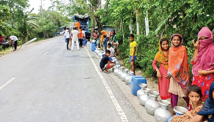 মোরেলগঞ্জে ৩ লাখ মানুষ তীব্র পানির সংকটে