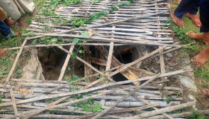 পাবনায় কবরস্থান থেকে পাঁচ লাশের কঙ্কাল চুরি
