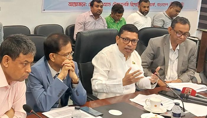 অনিবন্ধিত দামি ফোন ব্যবহারকারীদের খুঁজতে এনবিআরকে নির্দেশ পলকের 