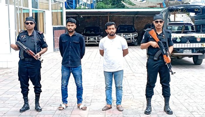 অবৈধ অস্ত্রের ঝনঝনানি : ফটিকছড়ির জাবেদকে খুঁজছে র‍্যাব