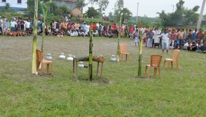 সাপের কামড়ে নিহত যুবককে বাঁচানোর কথা বলে টাকা নিয়ে লাপাত্তা ওঝা
