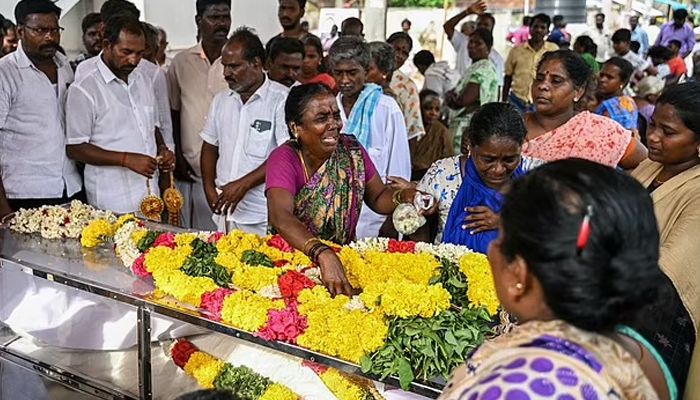 ভারতে বিষাক্ত মদপানে মৃত্যু বেড়ে ৫৫, মদ সরবরাহকারী গ্রেপ্তার 