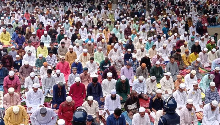 শোলাকিয়ায় অন্যতম বৃহৎ ঈদুল আজহার জামাত অনুষ্ঠিত