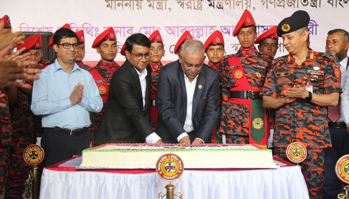 ফায়ারফাইটারদের শৃঙ্খলার সঙ্গে দায়িত্ব পালনের আহ্বান স্বরাষ্ট্রমন্ত্রীর