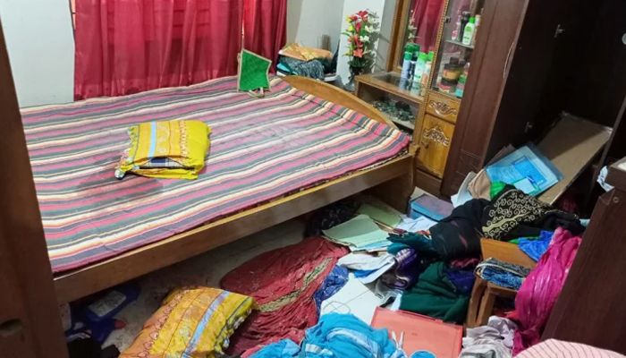 পুলিশ কর্মকর্তার বাবা-মা হত্যা, ৪টি বিষয় সামনে রেখে  চলছে তদন্ত