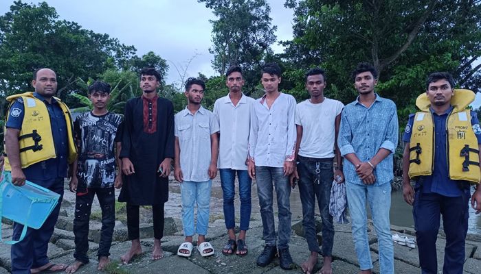 ৯৯৯ নম্বরে কল, মেঘনা নদী থেকে সাত ছাত্র উদ্ধার
