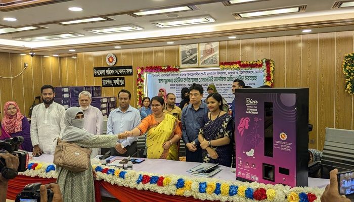 রামগঞ্জের ৩৯টি শিক্ষা প্রতিষ্ঠানে ‘স্যানিটারি প্যাড ভেন্ডিং মেশিন’ স্থাপন 